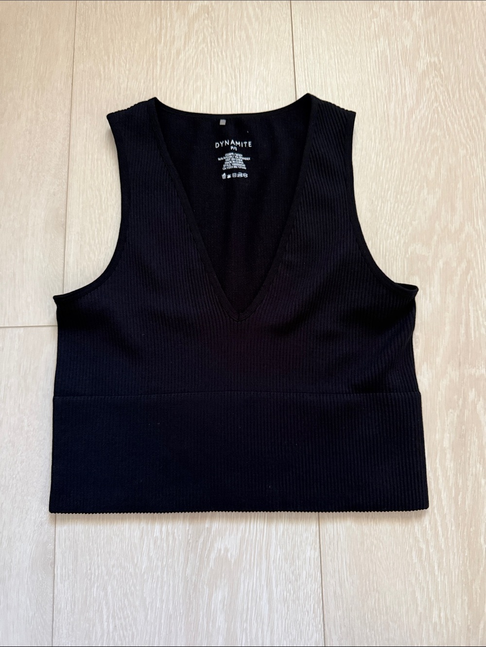 Dynamite Black Ribbed V-Neck Crop Tank Top - Picture 2 of 8